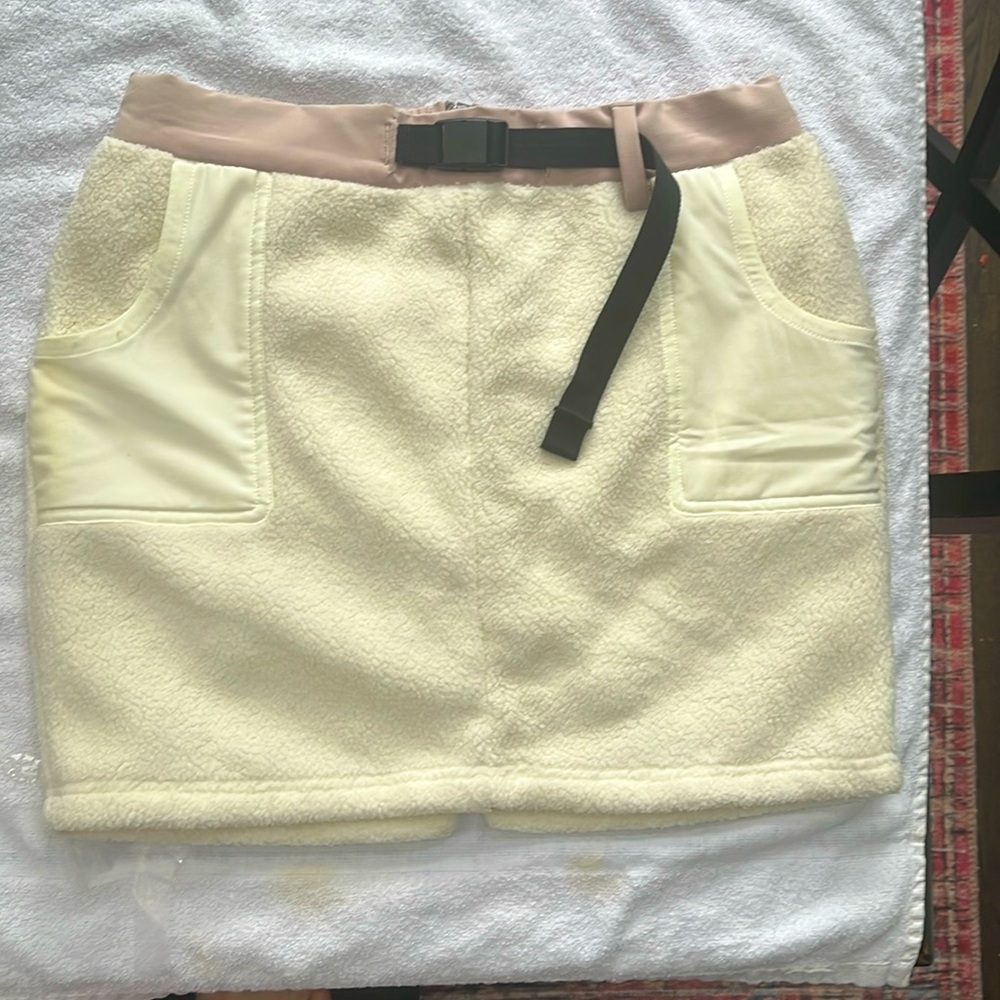 NWT Adidas Women's Cream Fleece Skort
Size medium? (tag says large but not lg)